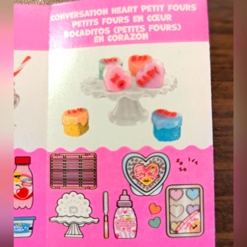 Miniverse Conversation Heart Petit Fours